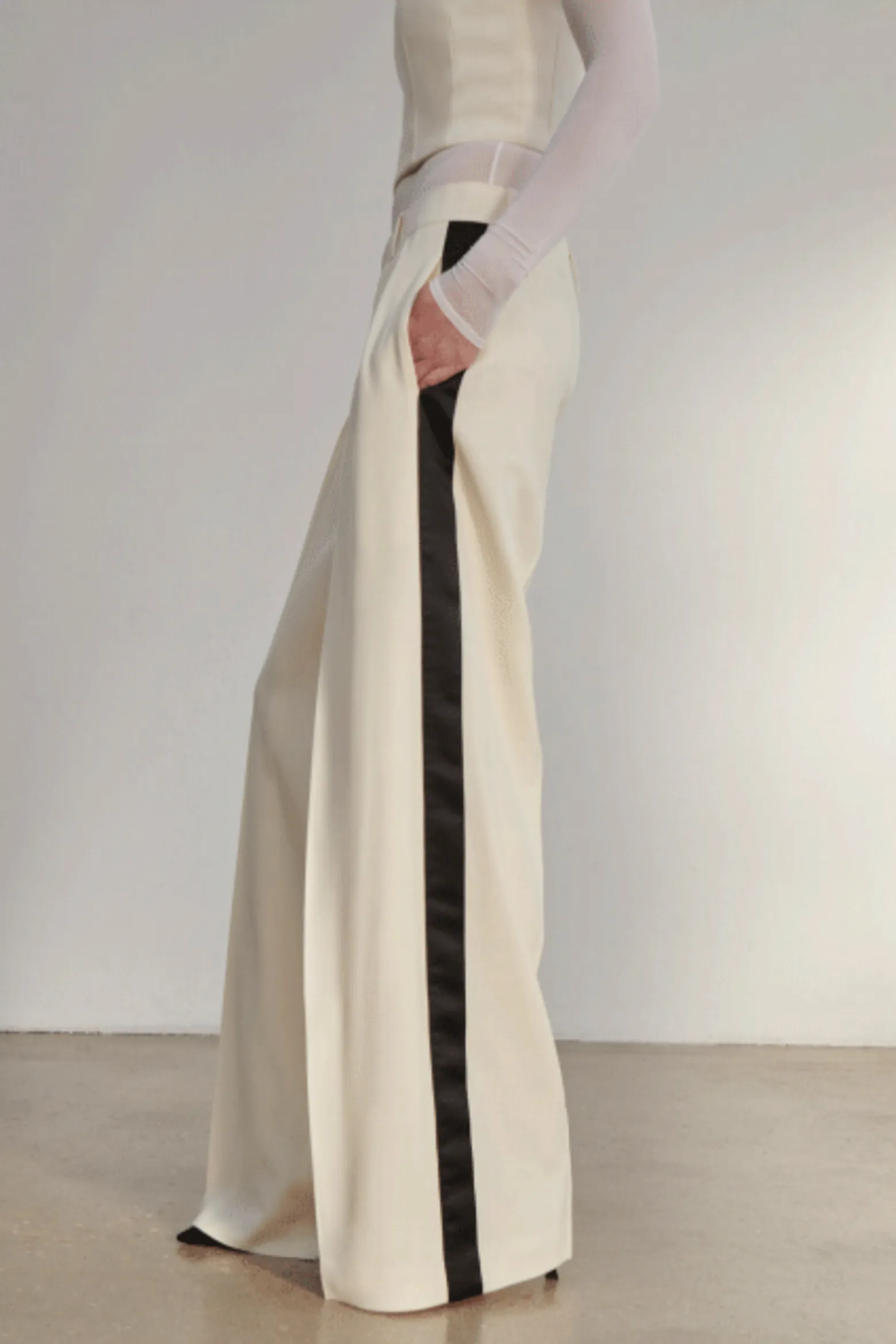 LOW RISE TUXEDO TROUSER