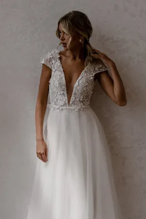 REMOVABLE FLOWY SKIRT